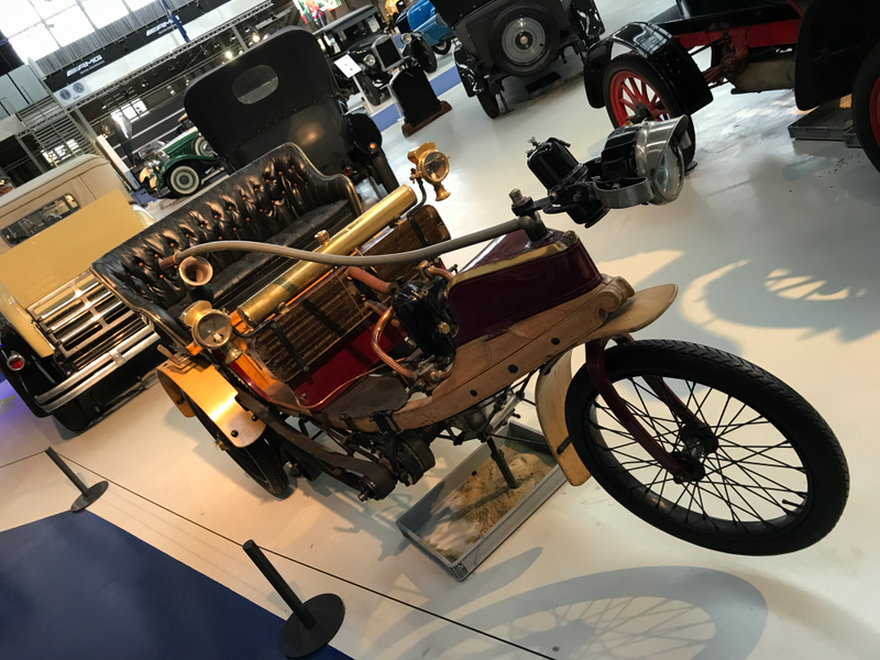 1906 Lacroix-de-la Ville “La Nef.” This had a screaming 10.5 hp from a 699cc single cylinder. I dig the cantilevered headlight.